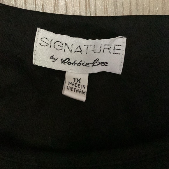 3/4 length sleeve dress with pearl embellishments on the sleeve - Picture 4 of 4